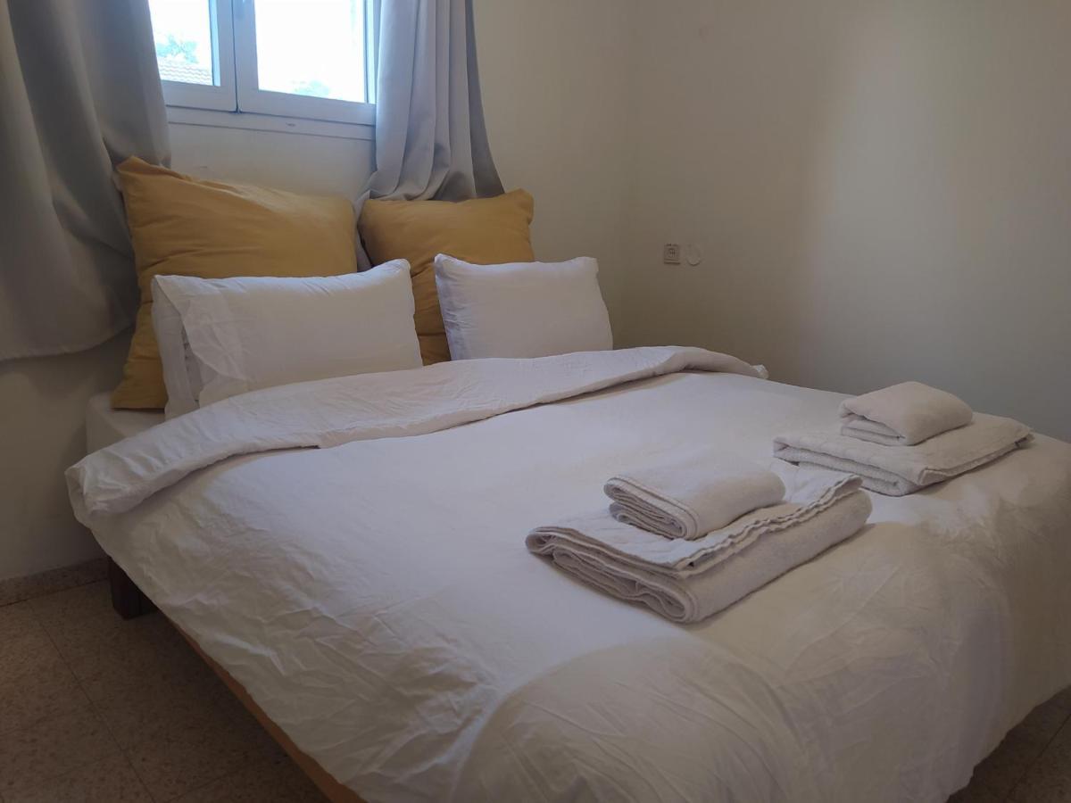 אצלנו בקיבוץ Appartement Amir Buitenkant foto